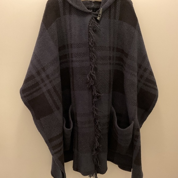 Barefoot Dreams Cosy-Chic Poncho Style Sweater/Coat - Picture 3 of 7